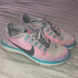 Nike FREE RUNS size 6 woman